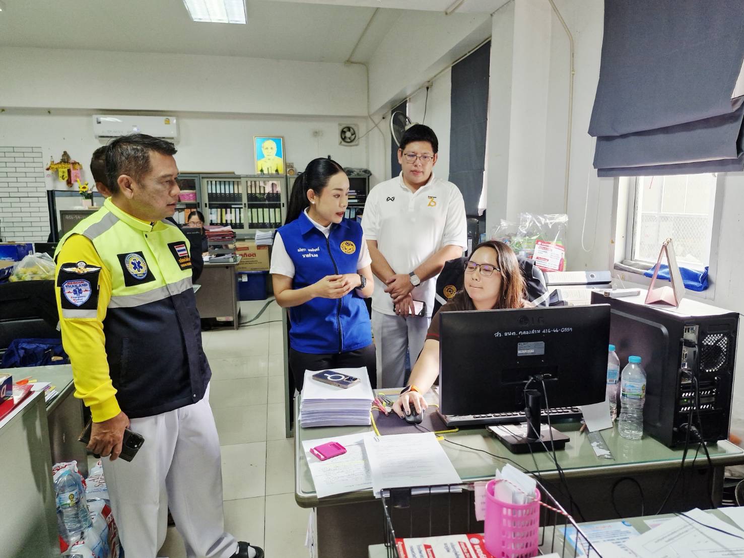 ปทุมธานี นายอำเภอคลองหลวงเร่งรับคำร้องเยียวยาน้ำท่วม เปิดบริการไม่เว้นวันหยุด