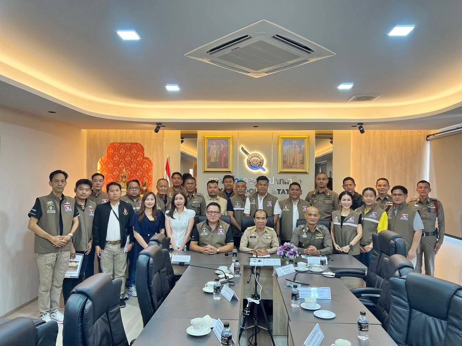 พ.ต.อ.อดิเรก ทองแกมแก้ว ผกก.สภ.ปากเกร็ด นำประชุมพัฒนาศักยภาพ รวมใจครอบครัวปากเกร็ด ให้เหนียวแน่น ก่อนนำชิม ร้านสวัสดิการตำรวจ ครัวปากเกร็ดแซ่บเว่อร์