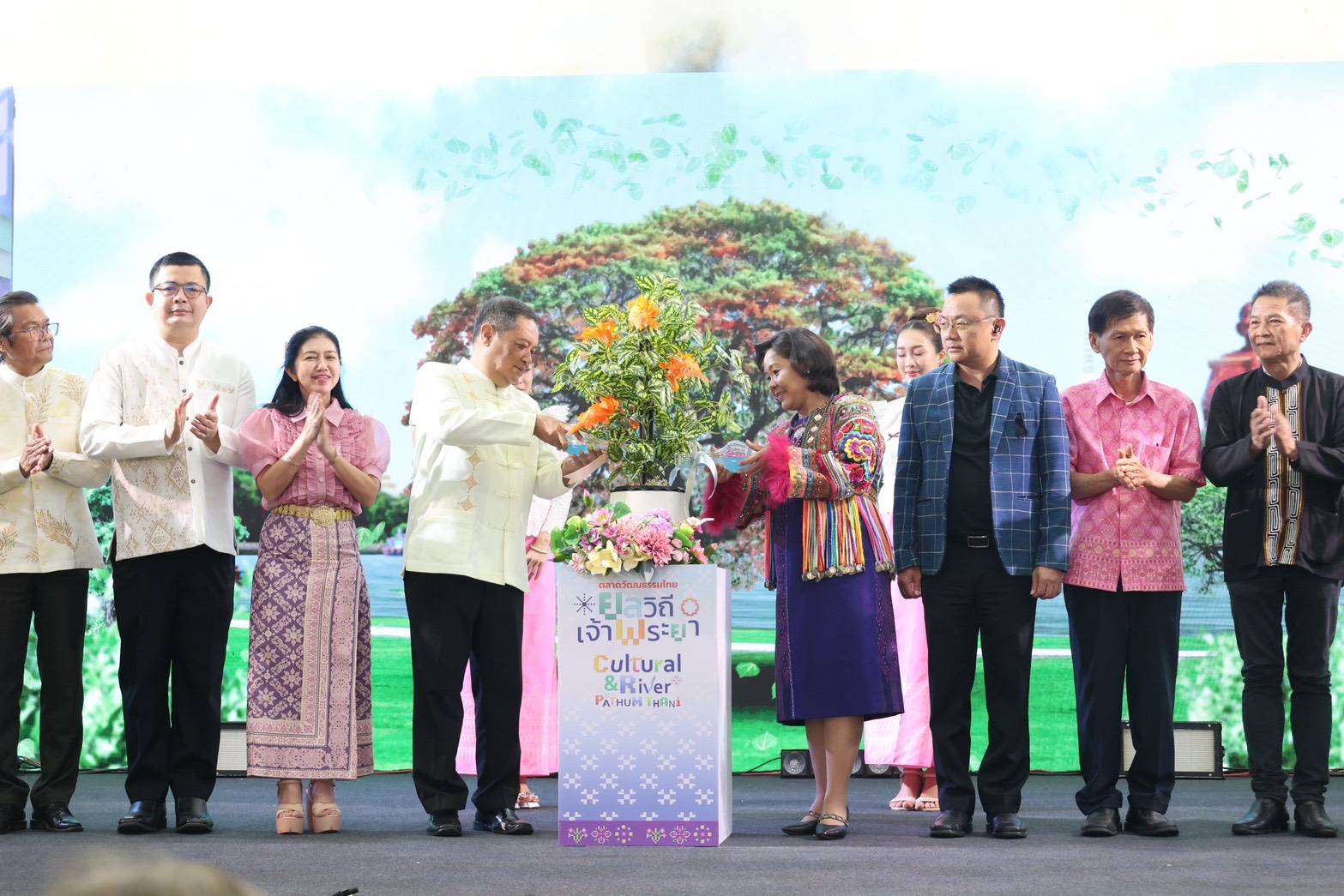 ปทุมธานีจัดใหญ่ งานตลาดวัฒนธรรมไทย ยกทัพของดีชุมชนกว่า 80 ร้าน บุกฟิวเจอร์พาร์ค มุ่งยกระดับการท่องเที่ยวเชิงสร้างสรรค์