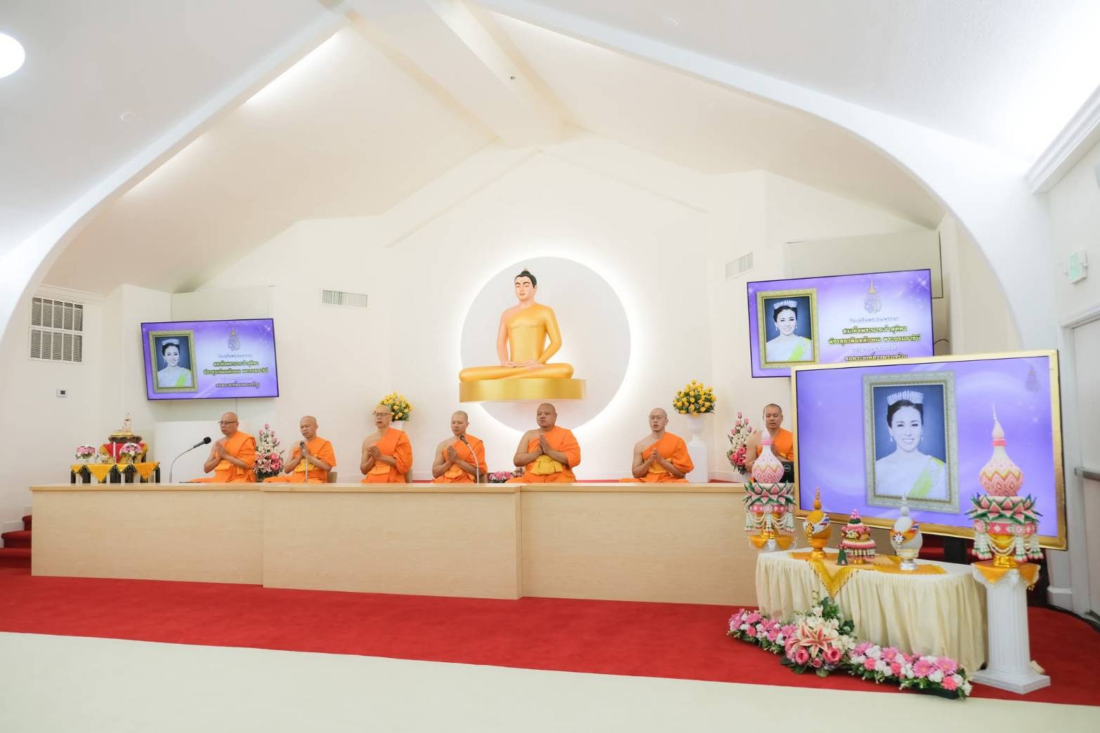 คณะสงฆ์วัดพระธรรมกายซิลิคอนวัลเลย์ถวายพระพรชัยมงคลพระบรมราชินี