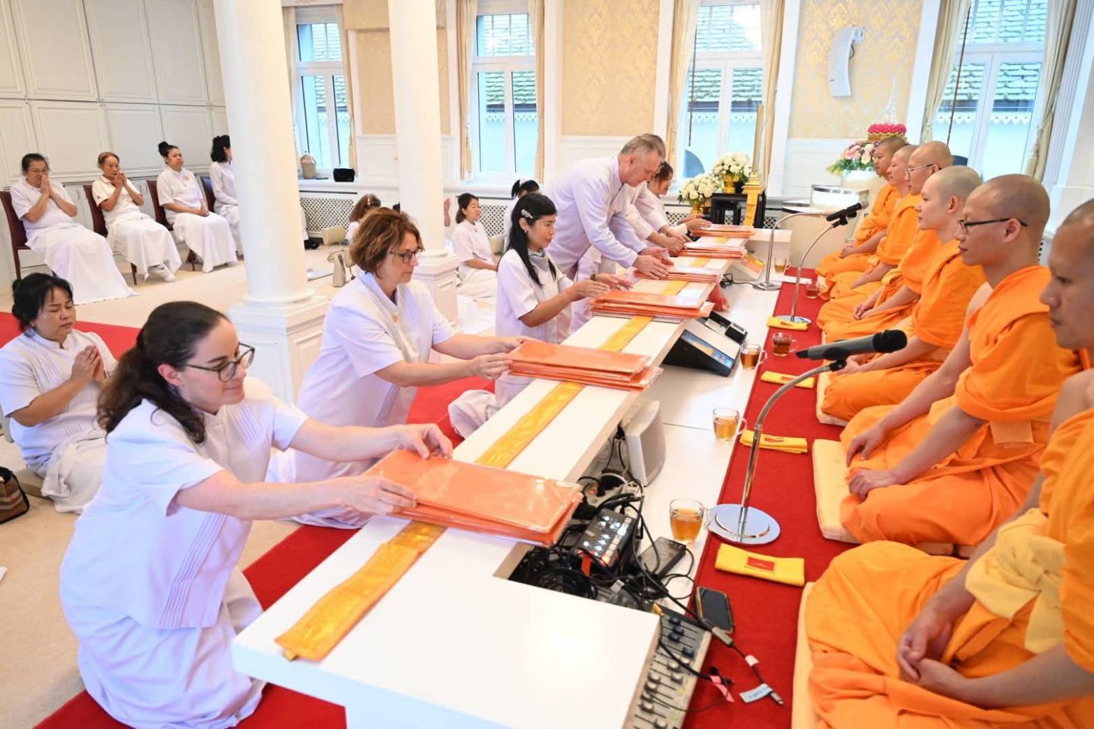 วัดพระธรรมกายสวิตเซอร์แลนด์จัดพิธีถวายพระราชกุศลแด่สมเด็จพระพันปีหลวง