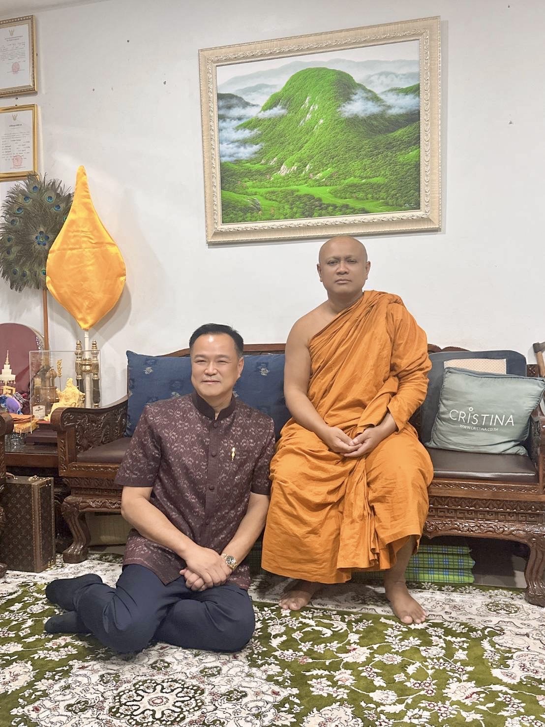 ปทุมธานี พระอาจารย์ดังเมืองปทุมเบื้องหลัง นายอนุทิน ชาญวีรกูล เป็นนายกรัฐมนตรีคนที่ 32