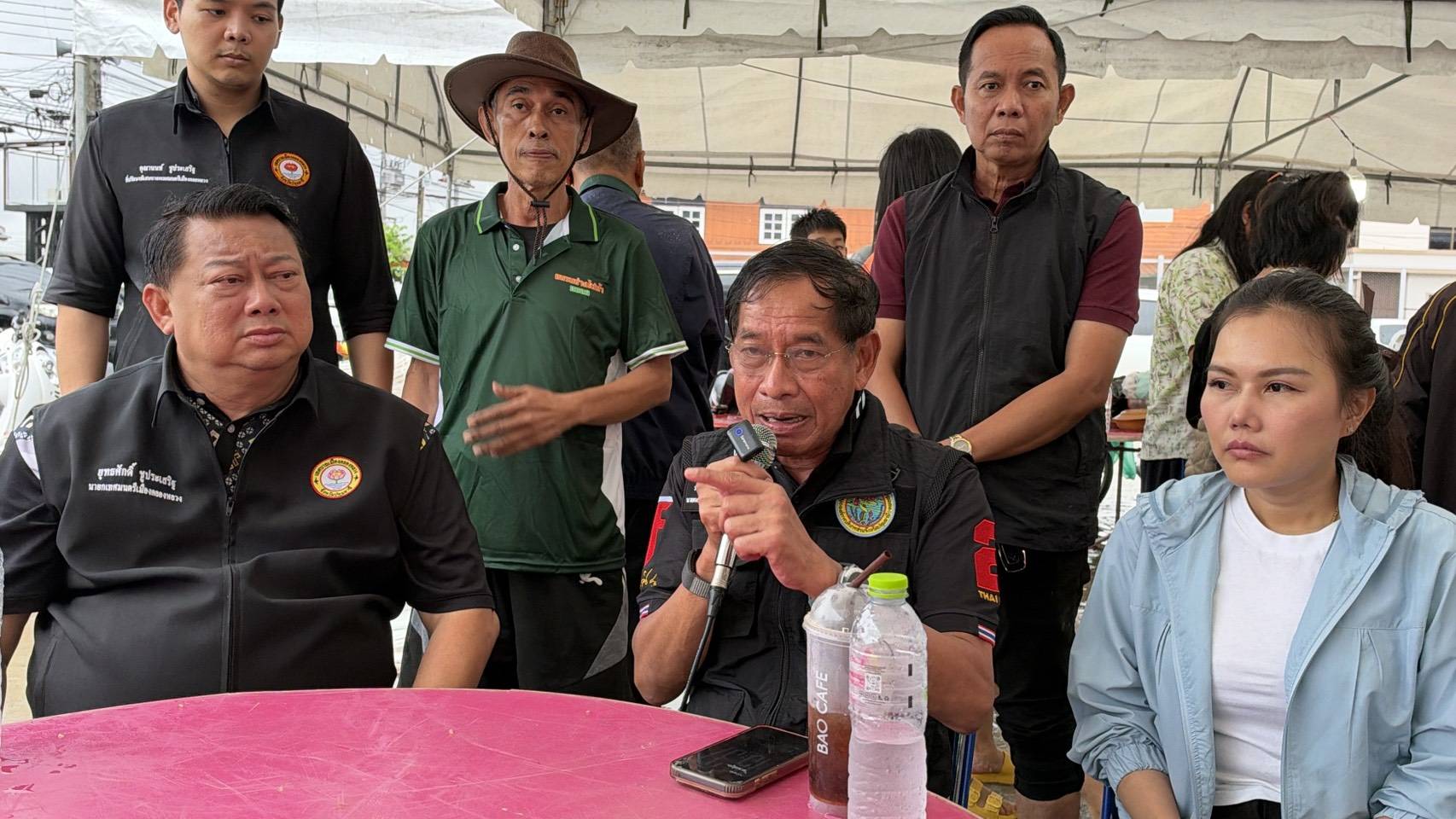 ปทุมธานี บิ๊กแจ๊ส ฉะแหลก จี้ ปภ.ปทุมฯ ประกาศภัยพิบัติ ลั่นทำงานไม่ได้ก็ย้ายไป อย่าปล่อยชาวบ้านจมน้ำ