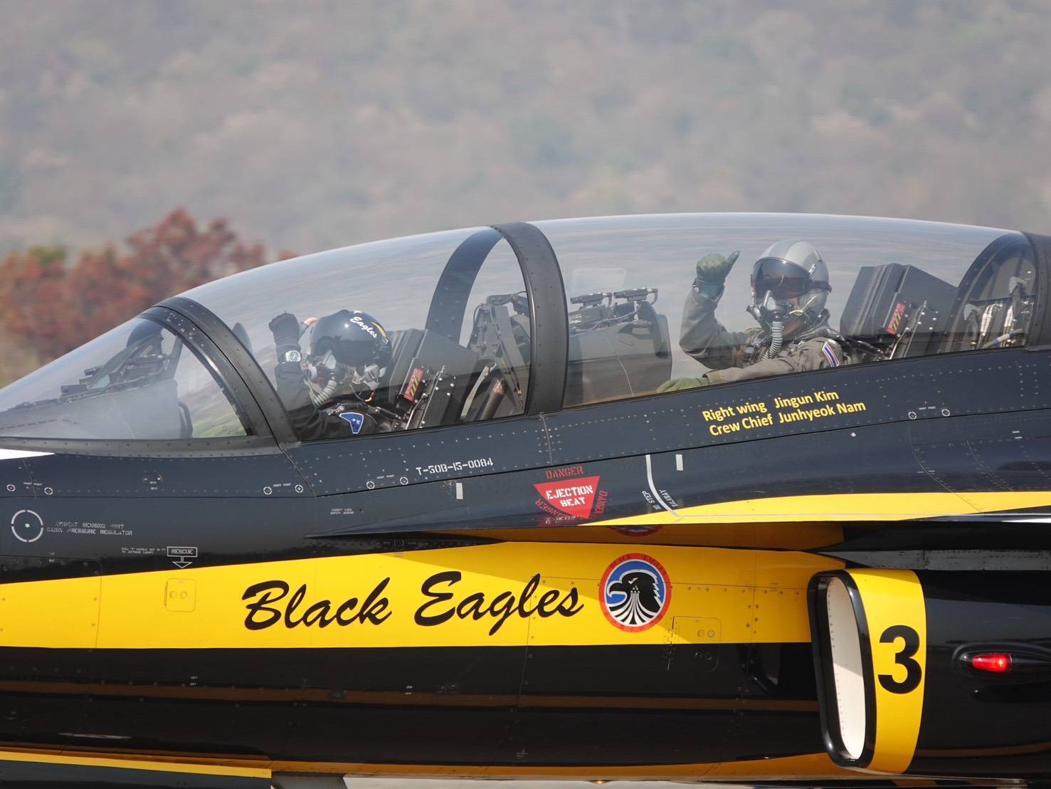 กองทัพอากาศ ร่วมกับฝูงบิน Black Eagles จัดกิจกรรมการบินมิตรภาพ (Friendship Flight) เสริมสร้างความสัมพันธ์และขยายผลความร่วมมือทางทหาร ณ กองบิน 41