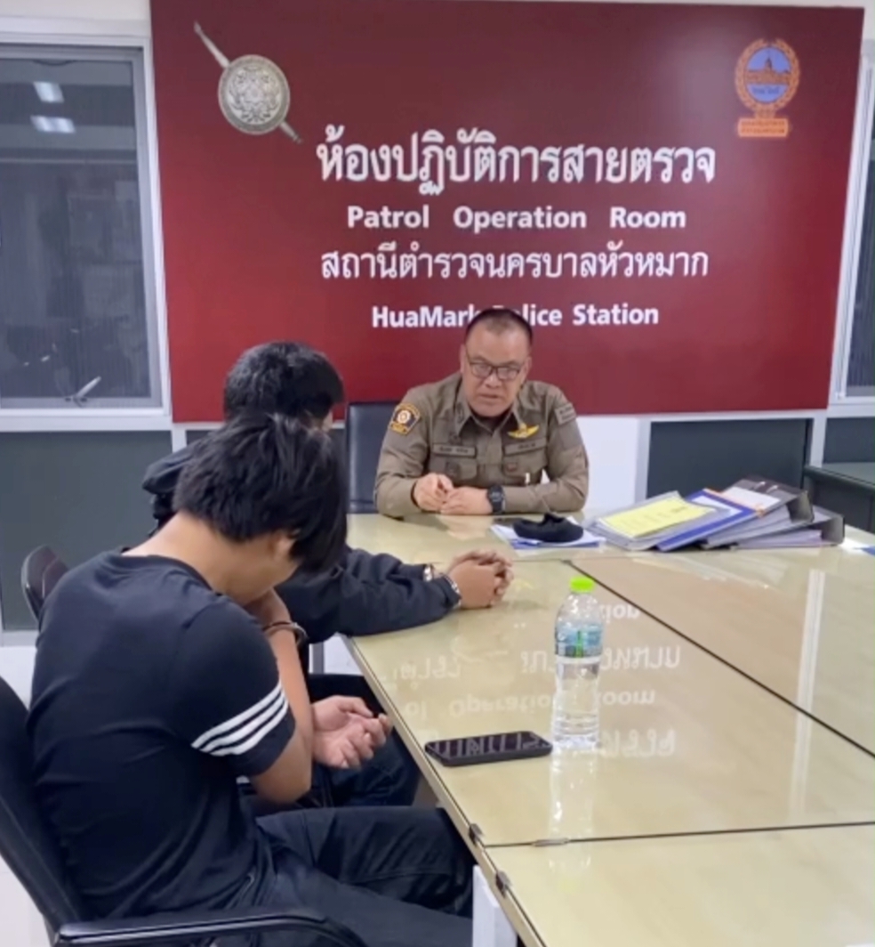 พ.ต.ท.สวภณ คะอังกุ สวป.สน.หัวหมาก นำทีมชุดจับกุม รวบ2 นักเรียนนักเลง พกปืนเข้าสถาบัน พร้อมพูดสอนจนน้ำตาตก