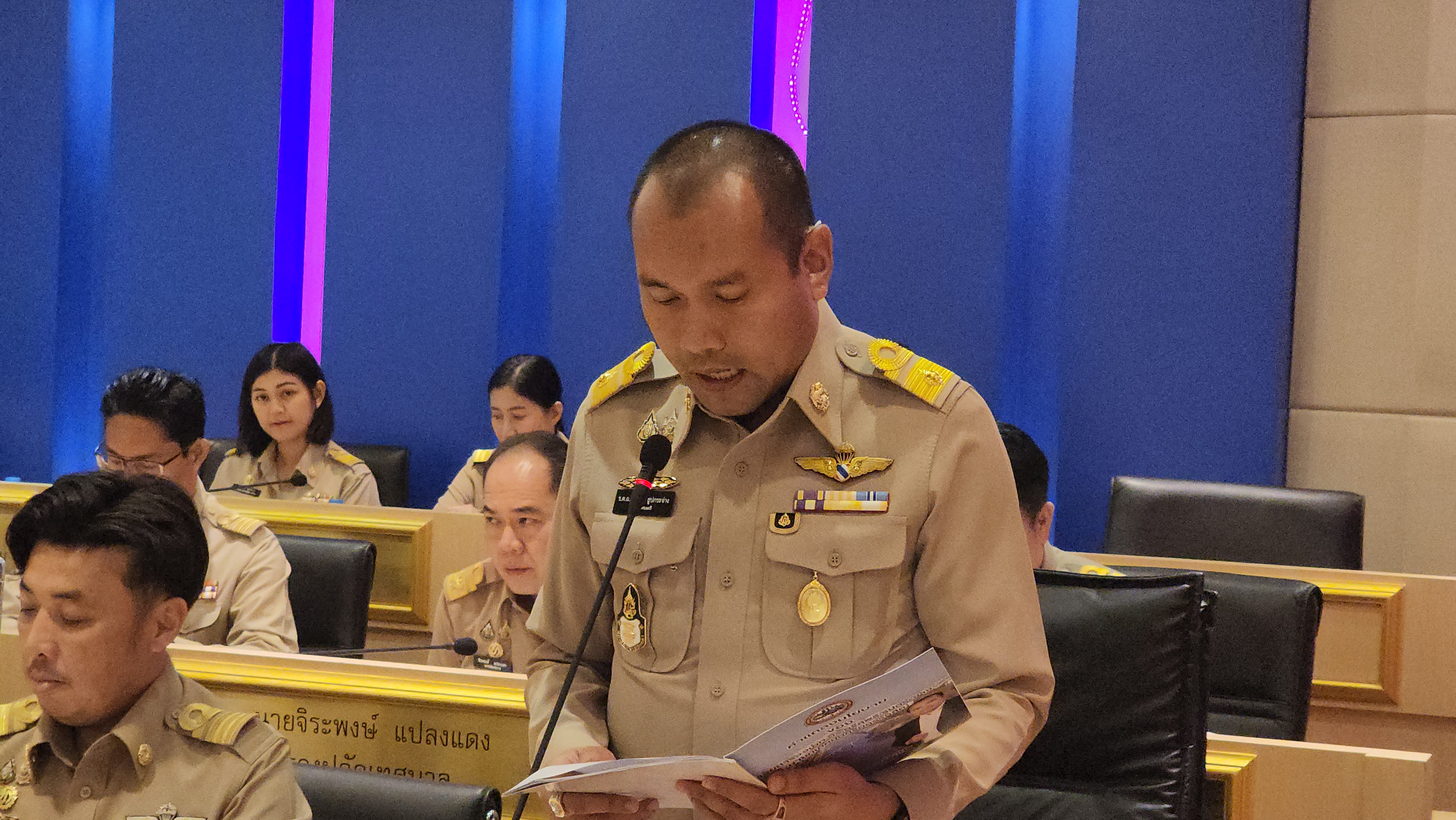 ปทุมธานี นายกโบว์ลิ่ง แถลงนโยบาย 4 ด้านต่อสภามุ่งเน้น นครรังสิตเป็นเมือง อัจฉริยะ
