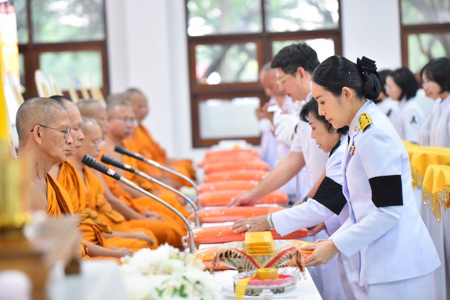 นอภ.คลองหลวง นำพสกนิกรชาวคลองหลวง พร้อมใจบำเพ็ญกุศลปัญญาสมวาร (50 วัน) อุทิศถวายพระราชกุศลแด่ “พระพันปีหลวง” ณ วัดพระธรรมกาย