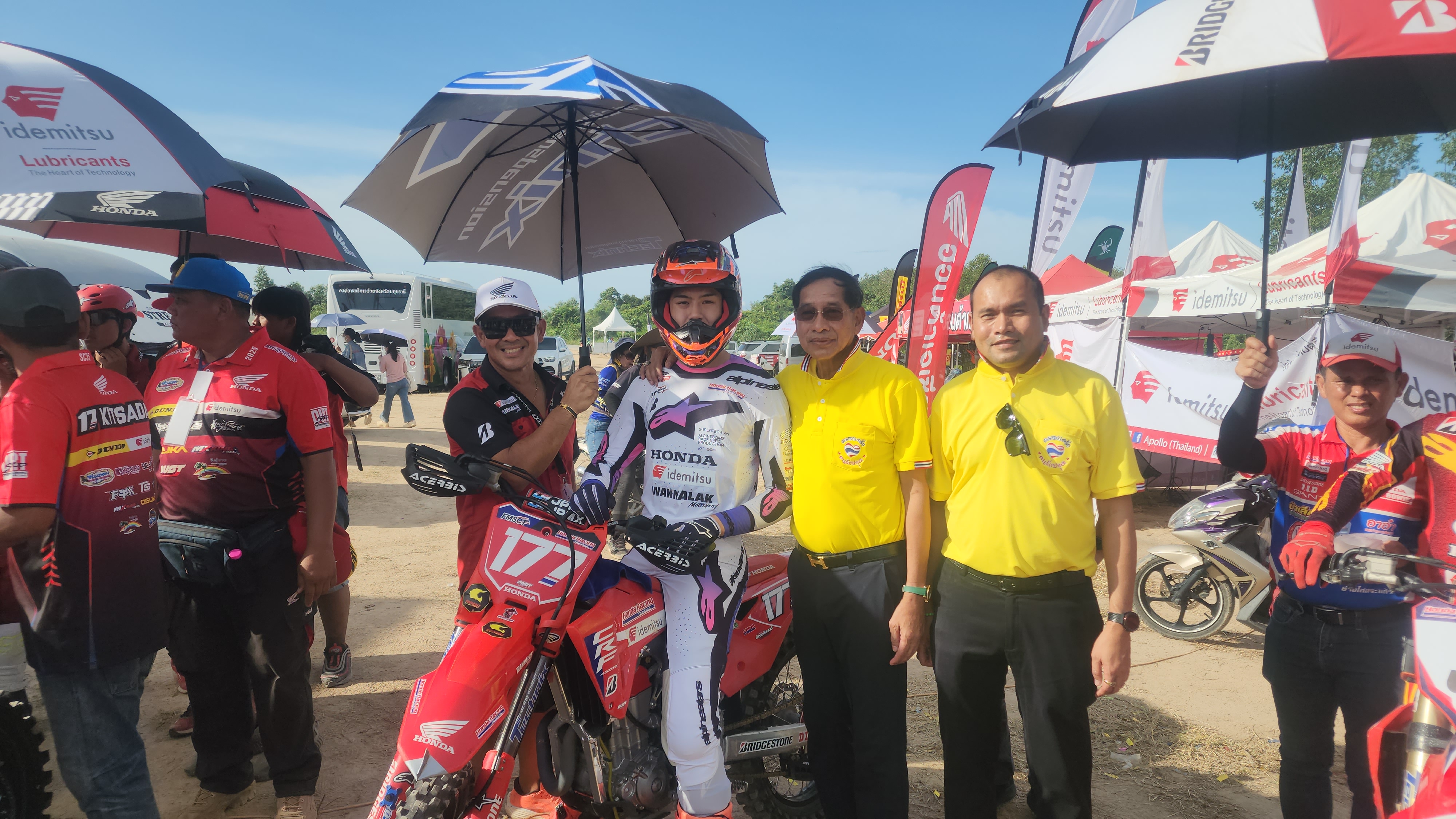 เด็กปทุมสร้างประวัติศาสตร์แชมม์มอเตอร์ครอส ประเทศไทย รุ่น 250 cc และรุ่น450 cc บิ๊กแจ๊ส นำทีมลุ้นน้อง นีโม่ เตรียมฉลองใหญ่