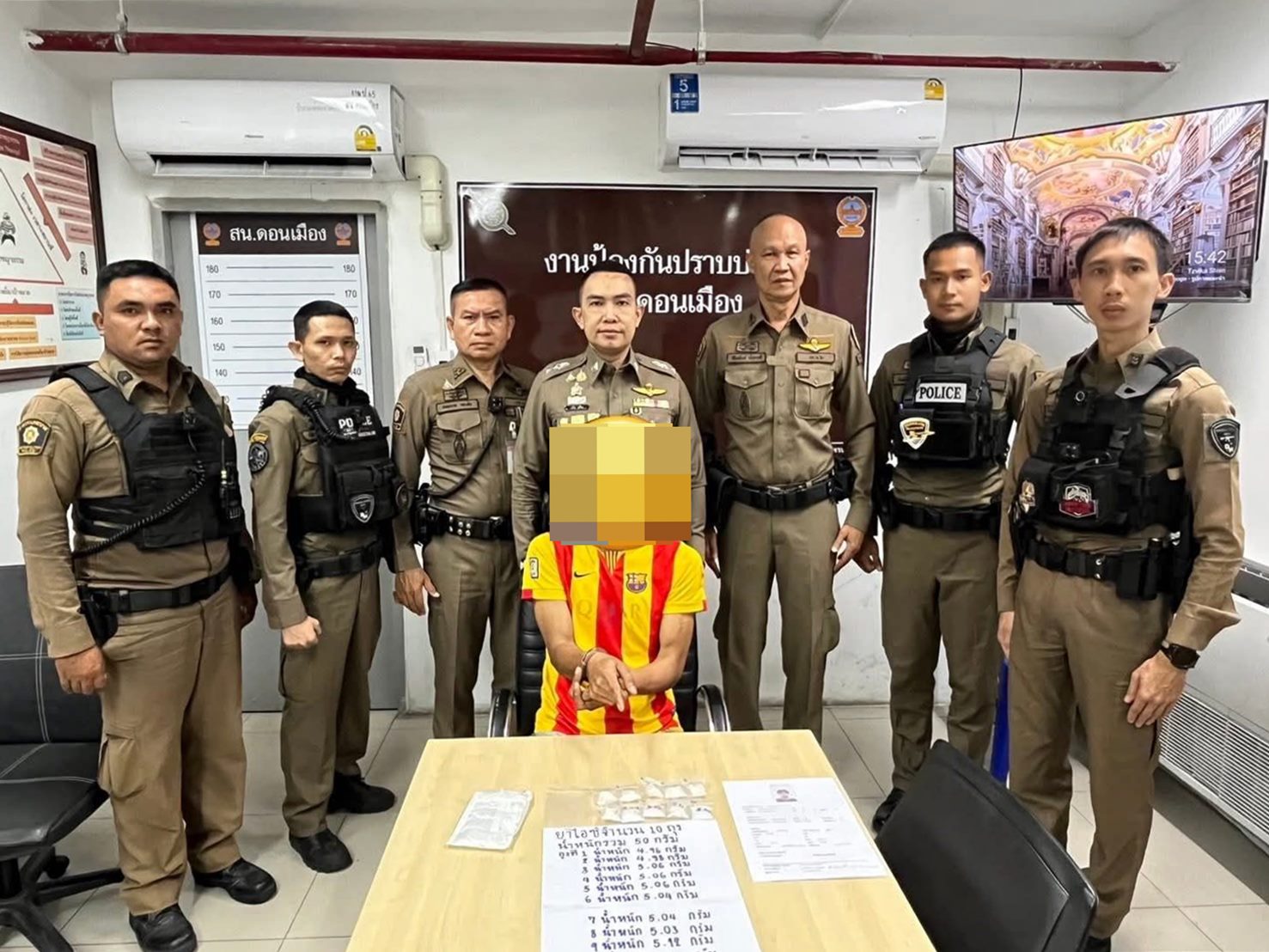 พ.ต.ท.วรภัทร สุขไทยรอง.ผกก.ป.สน.ดอนเมือง รวบหนุ่มพกยาไอซ์ขณะออกตรวจเหตุอาชญากรรม