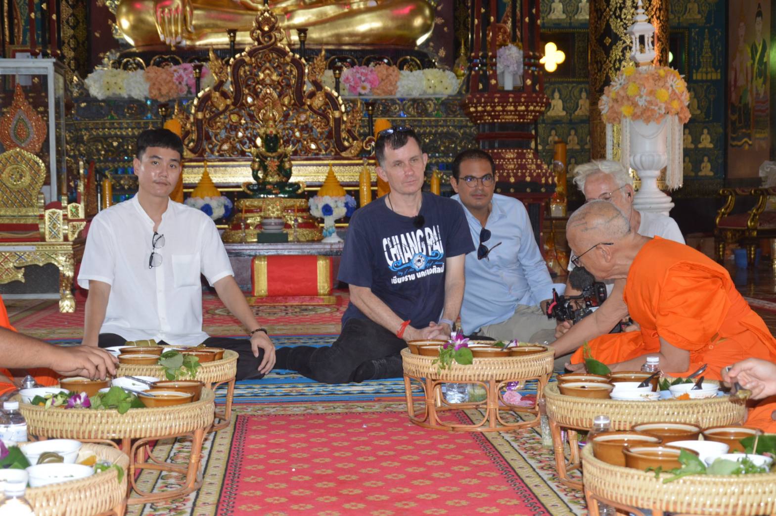 คณะสื่อมวลชนโทรทัศน์ FRANCE TV ประเทศฝรั่งเศส ลงพื้นที่เชียงรายทำรายการ ภูมิทัศน์ของนาข้าว ฟาร์มชีวภาพ ฟาร์มกาแฟ สวนชา อาหารไทยล้านนาของภาคเหนือ