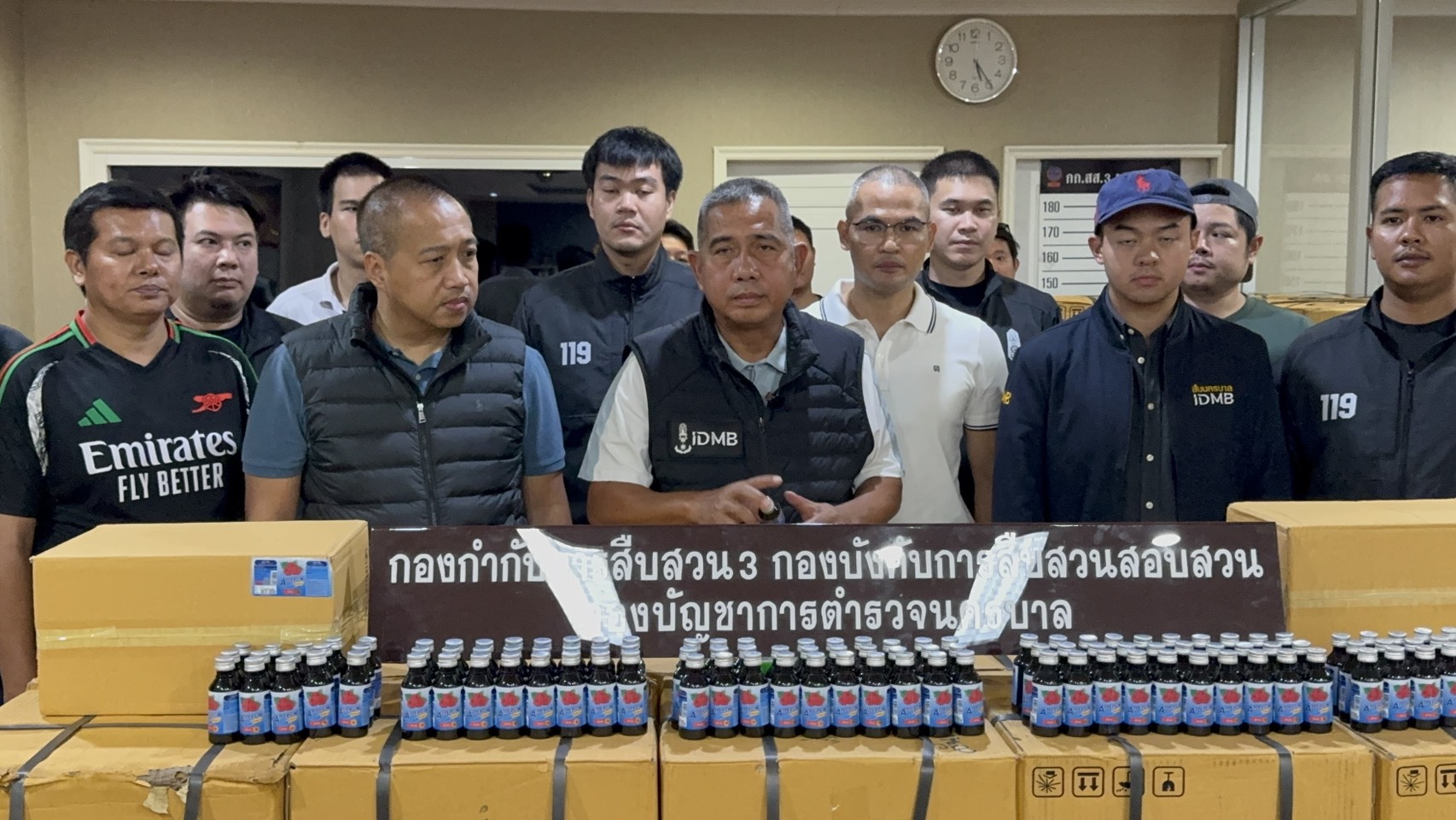 สืบนครบาลบุกยึดยาแก้แพ้ปลอม 2 หมื่นขวด! ซุก 103 ลัง เตรียมส่งลงใต้ พบใช้ผสม 4x100