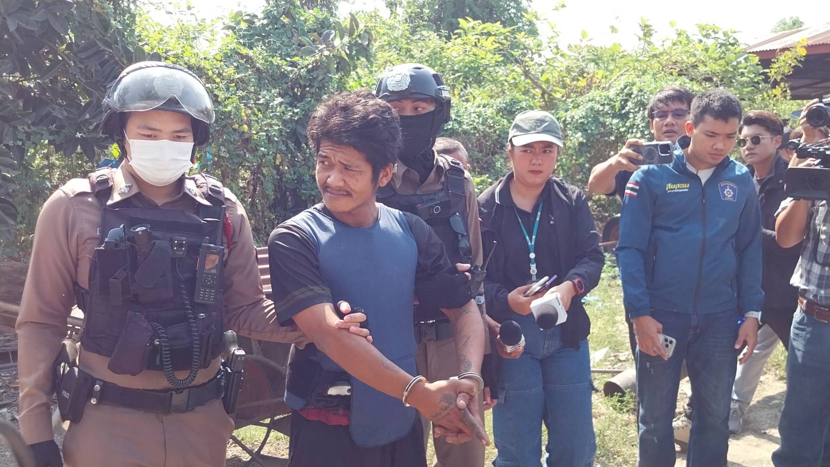 ปทุมธานี แอล เครียดหนักหลังทำแผนบุกจี้พ่อตา จนอยากจบชีวิต แม่-ลุงดำ รุดปลอบหน้ากรงขัง