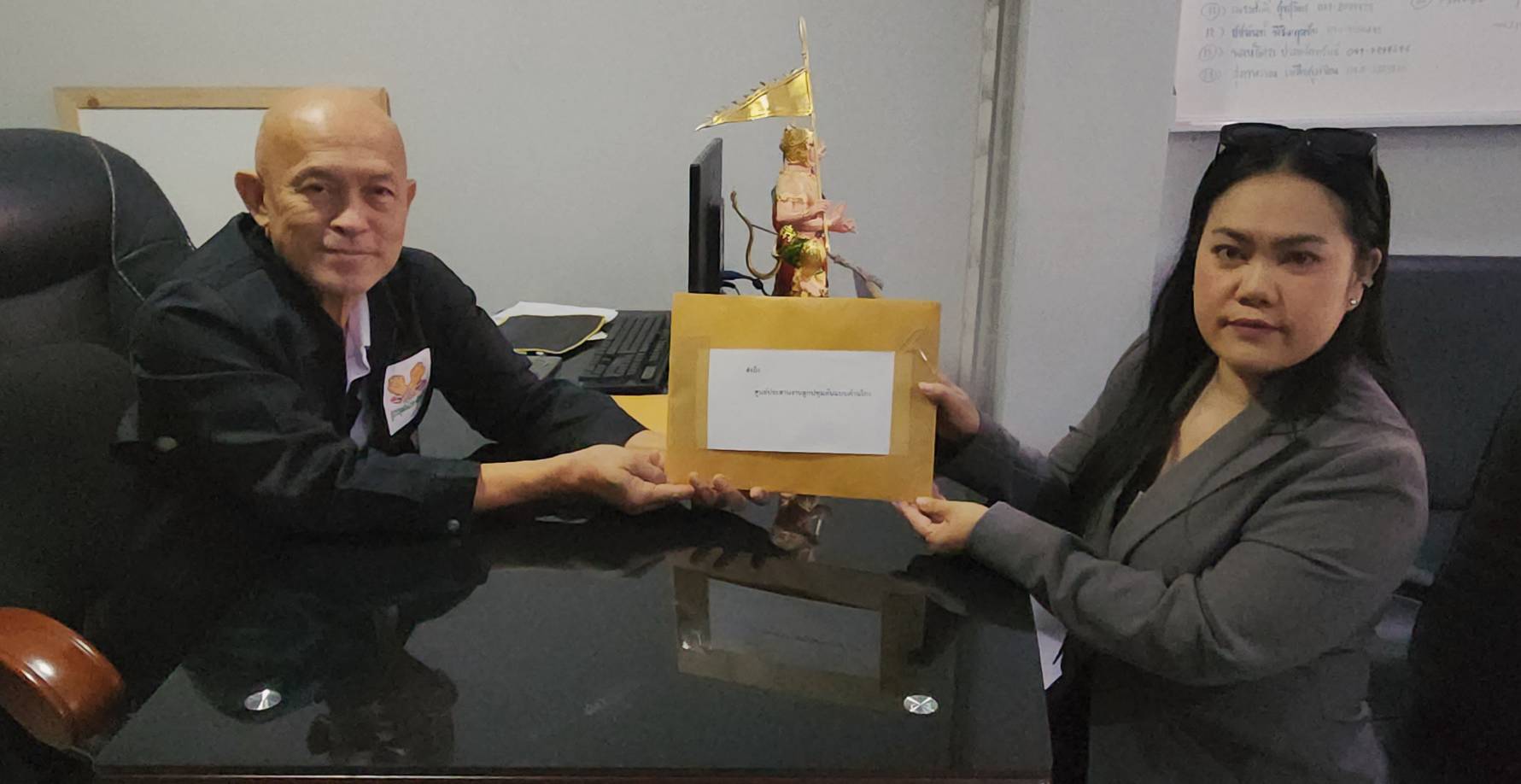 สาวป่วยมะเร็งระยะ 4 ร้องต้านโกง ถูกจัดฉากใส่ร้าย เลี้ยงกาแฟ หวั่นผู้ร้องเป็นกลุ่มผู้มีอิทธิพลในพื้นที่ กลัวไม่ได้รับความเป็นธรรม