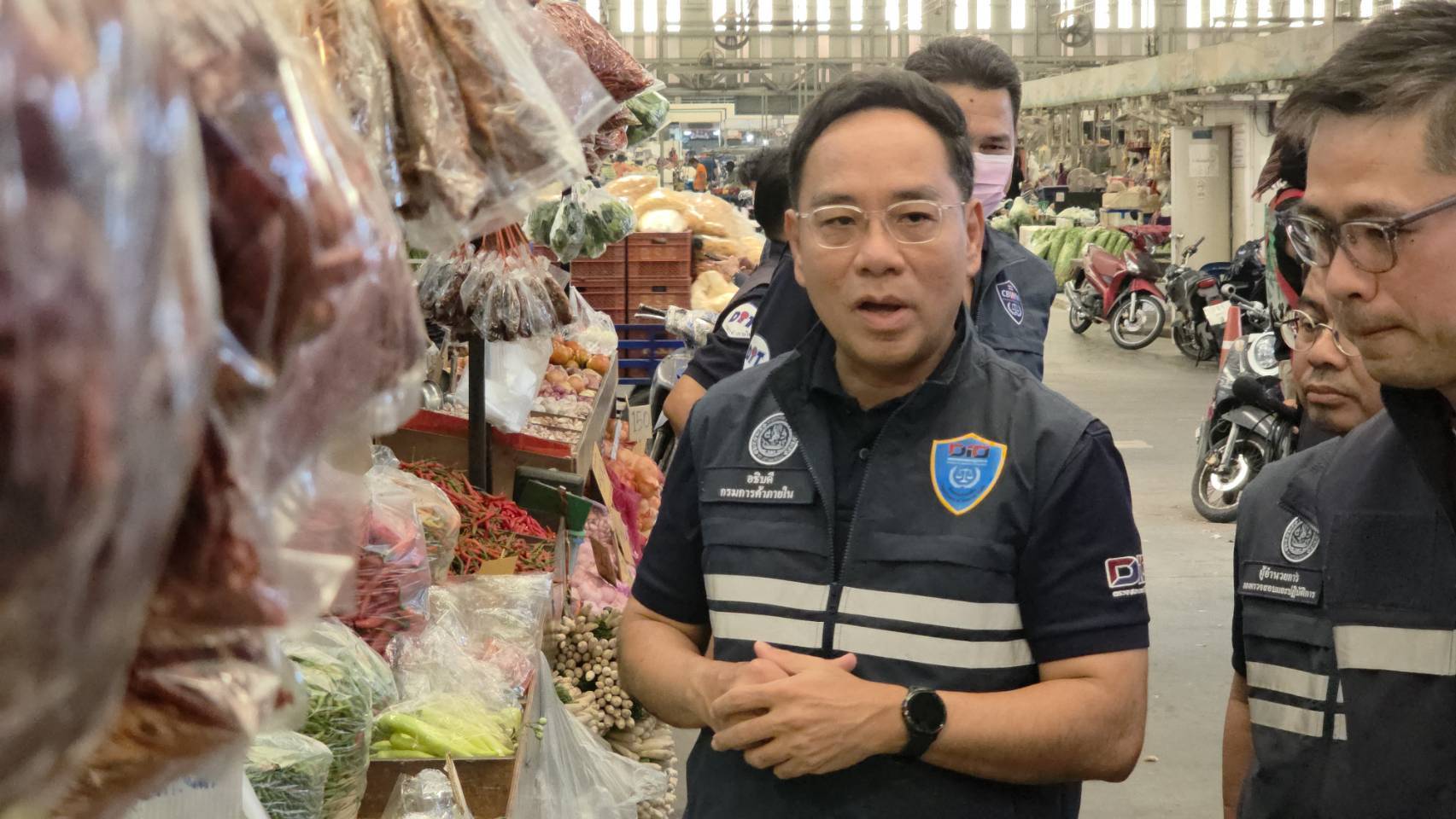 ปทุมธานี พาณิชย์เบรกราคาสินค้า หลังอิหร่านปิดช่องแคบดันวิกฤตพลังงาน