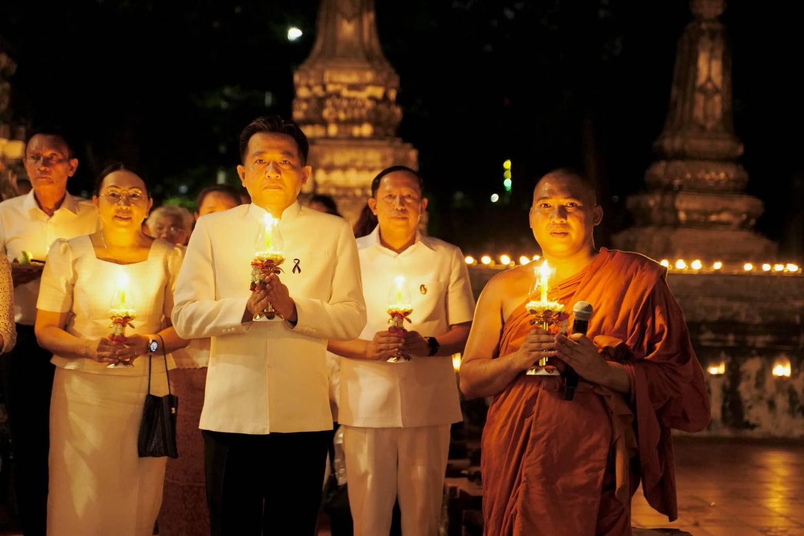 รองผู้ว่าฯ ปทุมธานี เปิดงาน ล้านประทีบแห่งศรัทธา ล้านความดี สืบสานมหาบารมี วิสาขบูชาโลก เนื่องในวันวิสาขบูชา”