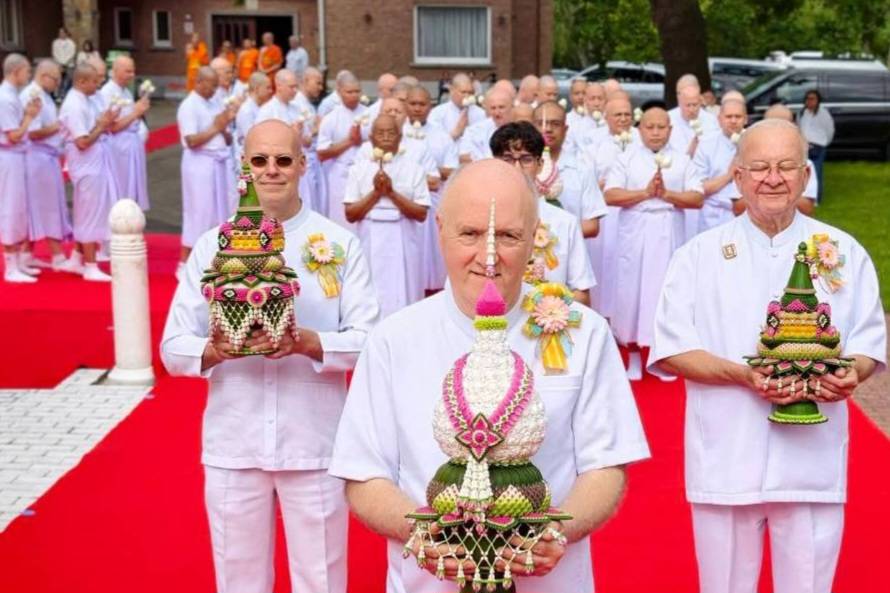 วัดพระธรรมกายเบลเยียมจัดอุปสมบทชาวยุโรป 38 คน จาก 13 ประเทศ