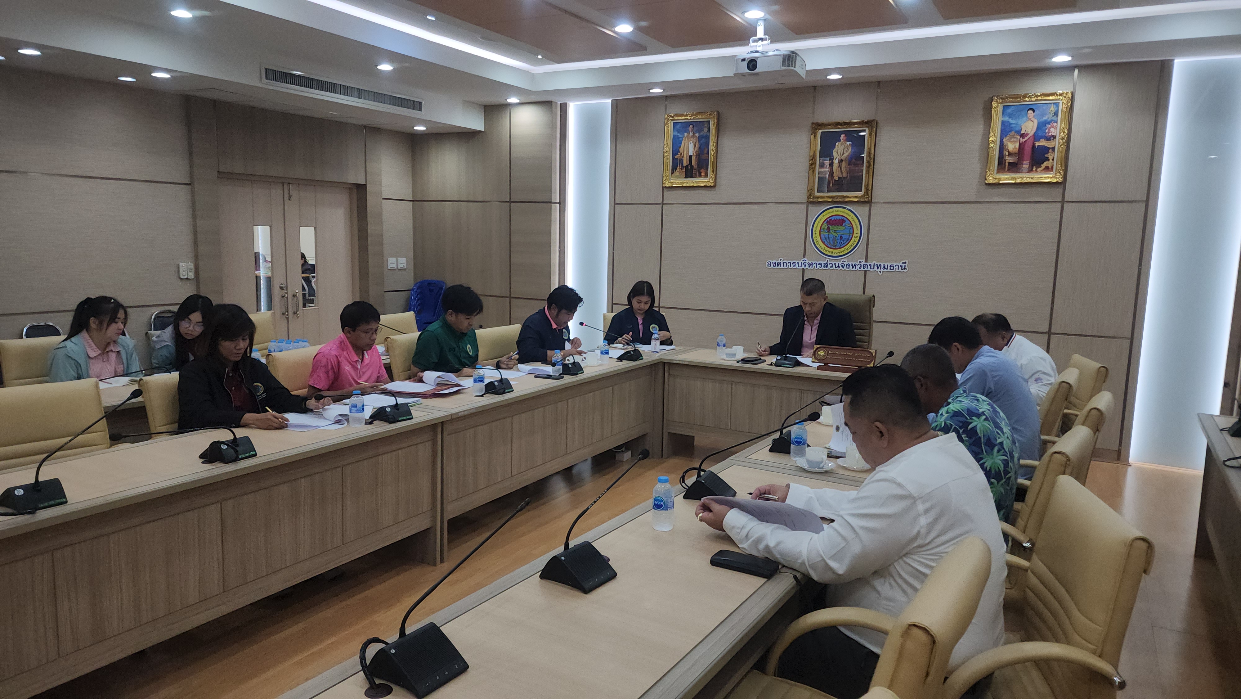 อบจ.ปทุมฯ ดึงทีมชาตินายสระราวุฒิ ตรีพันธ์ อดีตนักบอลทีมชาติ คุมทีมฟุตบอลอาวุโส หวังแชมป์ประเทศไทย