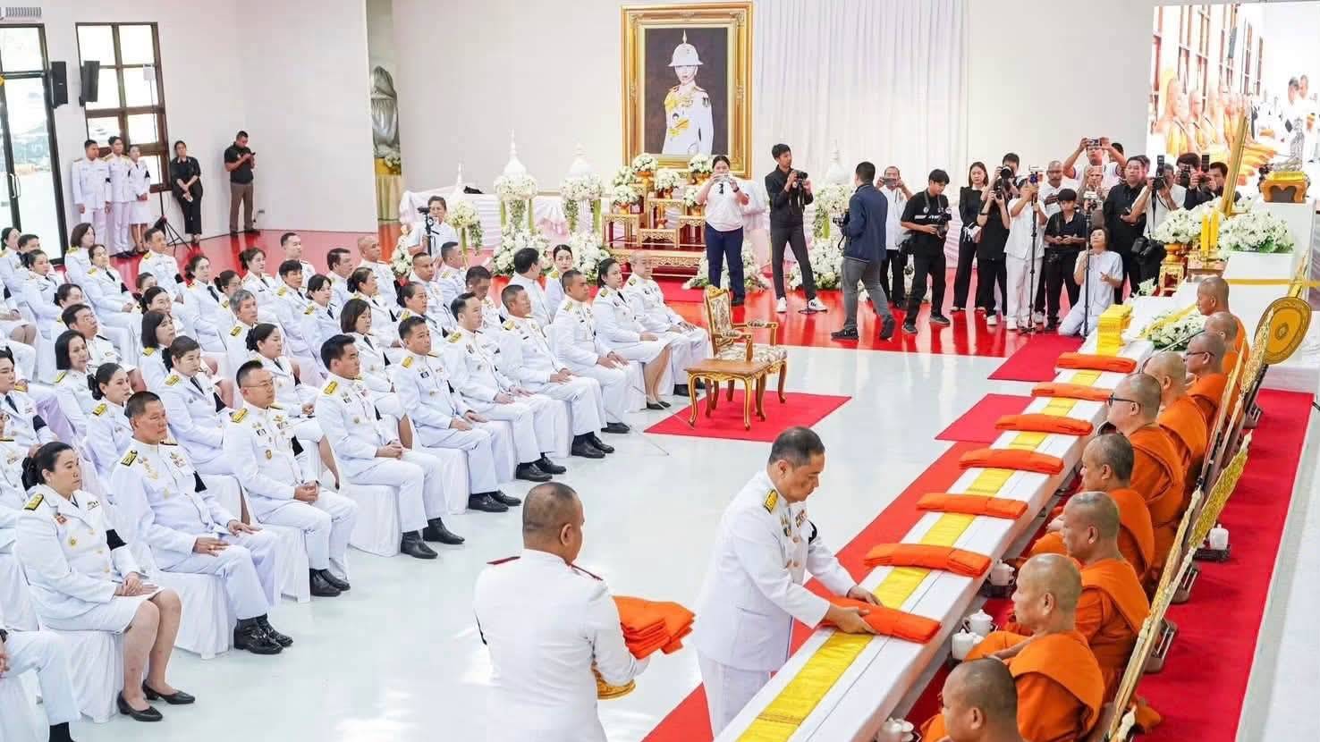 ผู้ว่าฯ ปทุมธานีนำพสกนิกรร่วมพิธีสัตตมวารถวายพระกุศลแด่เจ้าฟ้าพัชรกิติยาภา