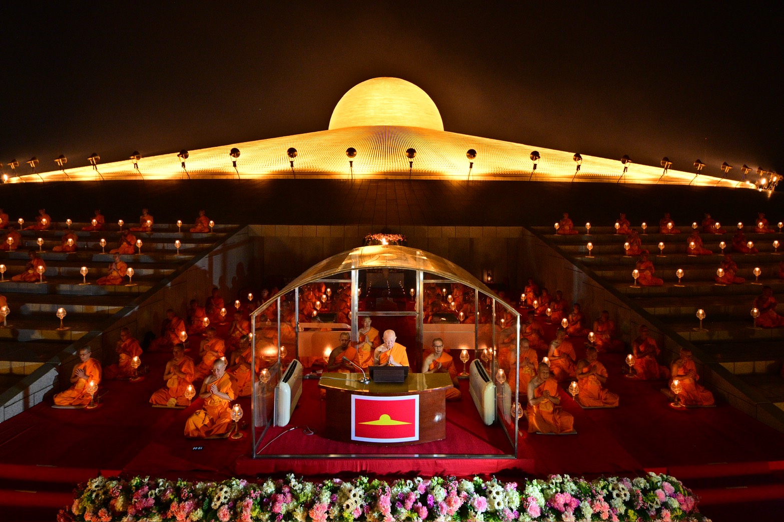 พุทธศาสนิกชนจากทั่วโลกร่วมสร้างสันติสุขในพิธีมาฆบูชานานาชาติ ณ วัดพระธรรมกาย วันที่ 3 มีนาคม พ.ศ. 2569 ณ วัดพระธรรมกาย ตำบลคลองสาม อำเภอคลองหลวง จังหวัดปทุมธานี พุทธศาสนิกชนทั้งชาวไทยและชาวต่างปร