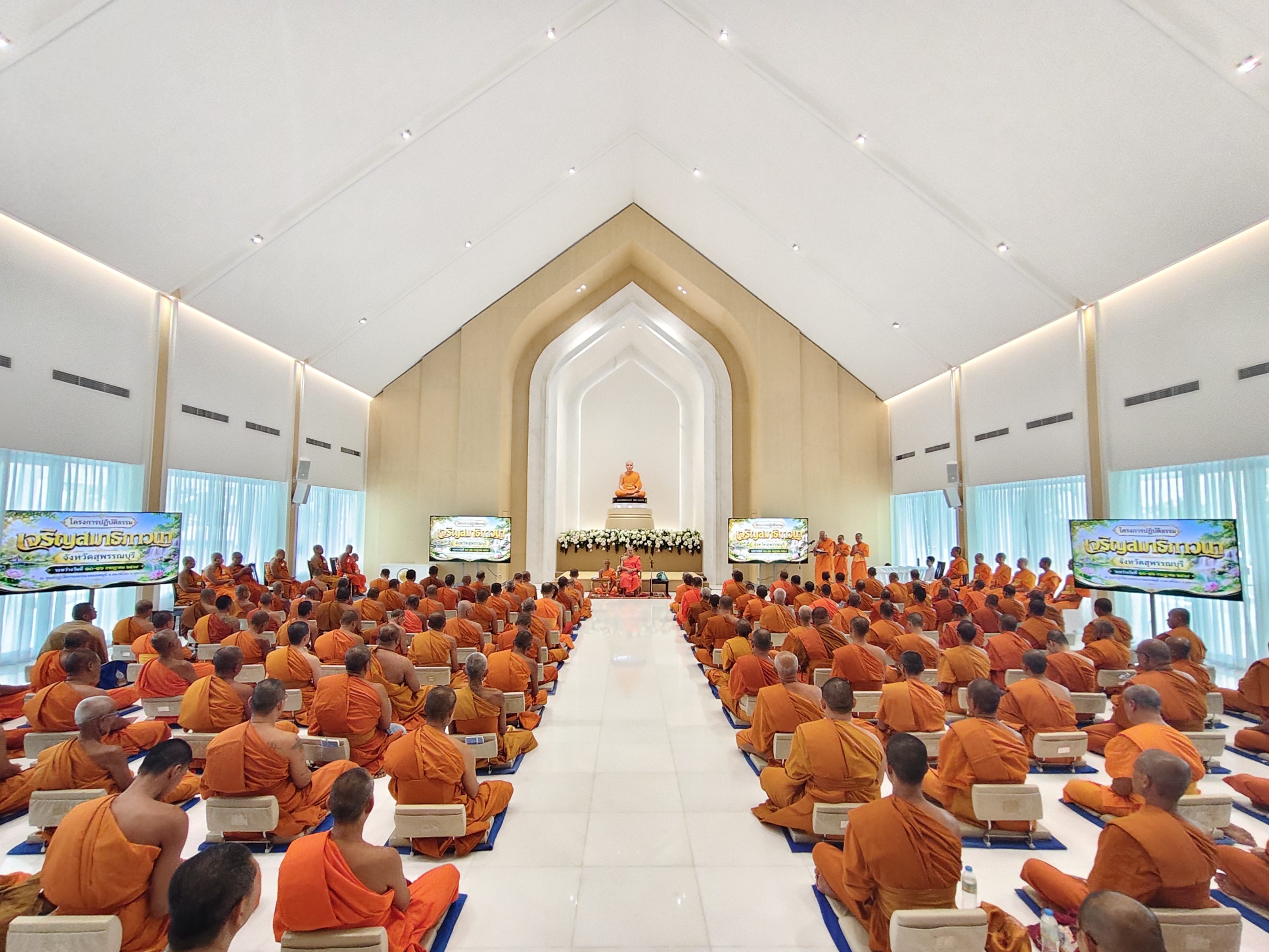 พระสังฆาธิการสุพรรณบุรี 165 รูป ร่วมปฏิบัติธรรม 7 วัน เสริมสมาธิ สร้างเอกภาพคณะสงฆ์