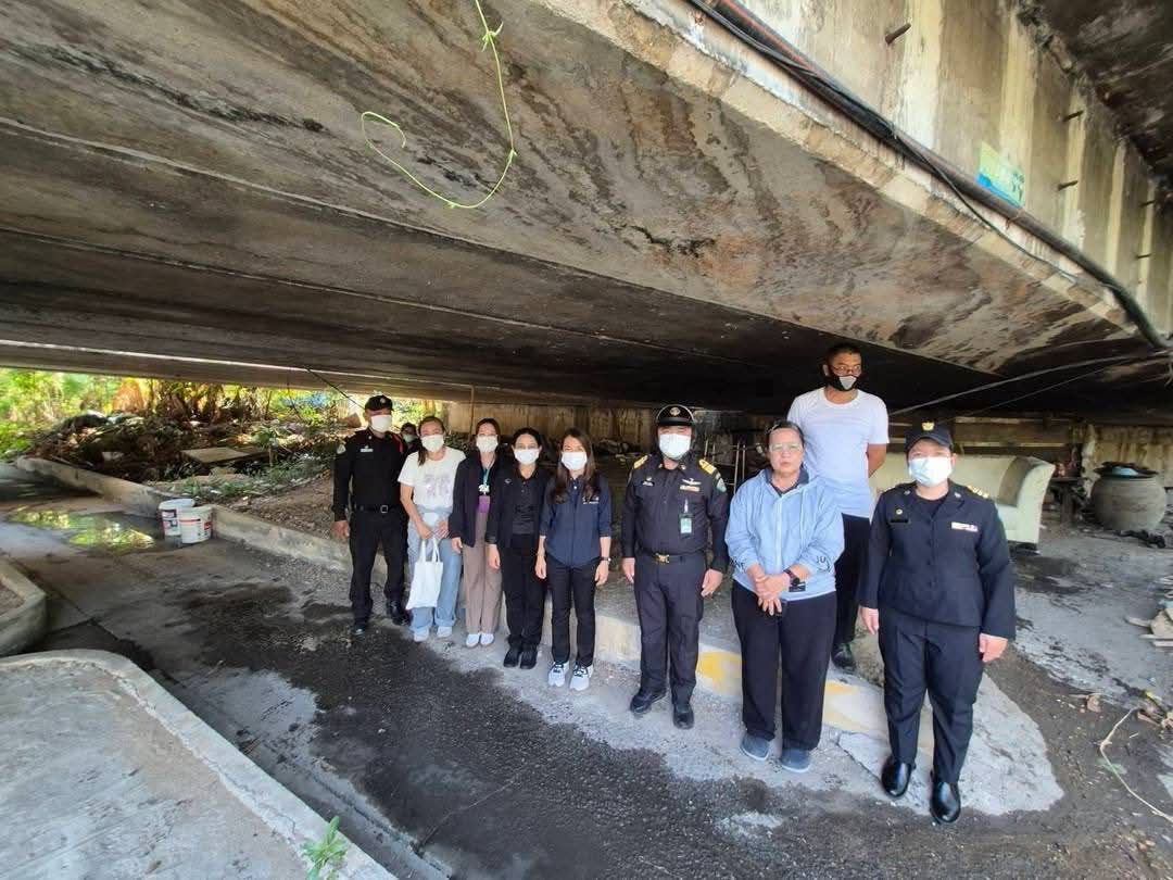 ผู้ช่วย ผอ.เขตดอนเมืองลงพื้นที่ดูแลผู้สูงอายุถึงบ้าน มอบทั้งการช่วยเหลือและความห่วงใยอย่างใกล้ชิด