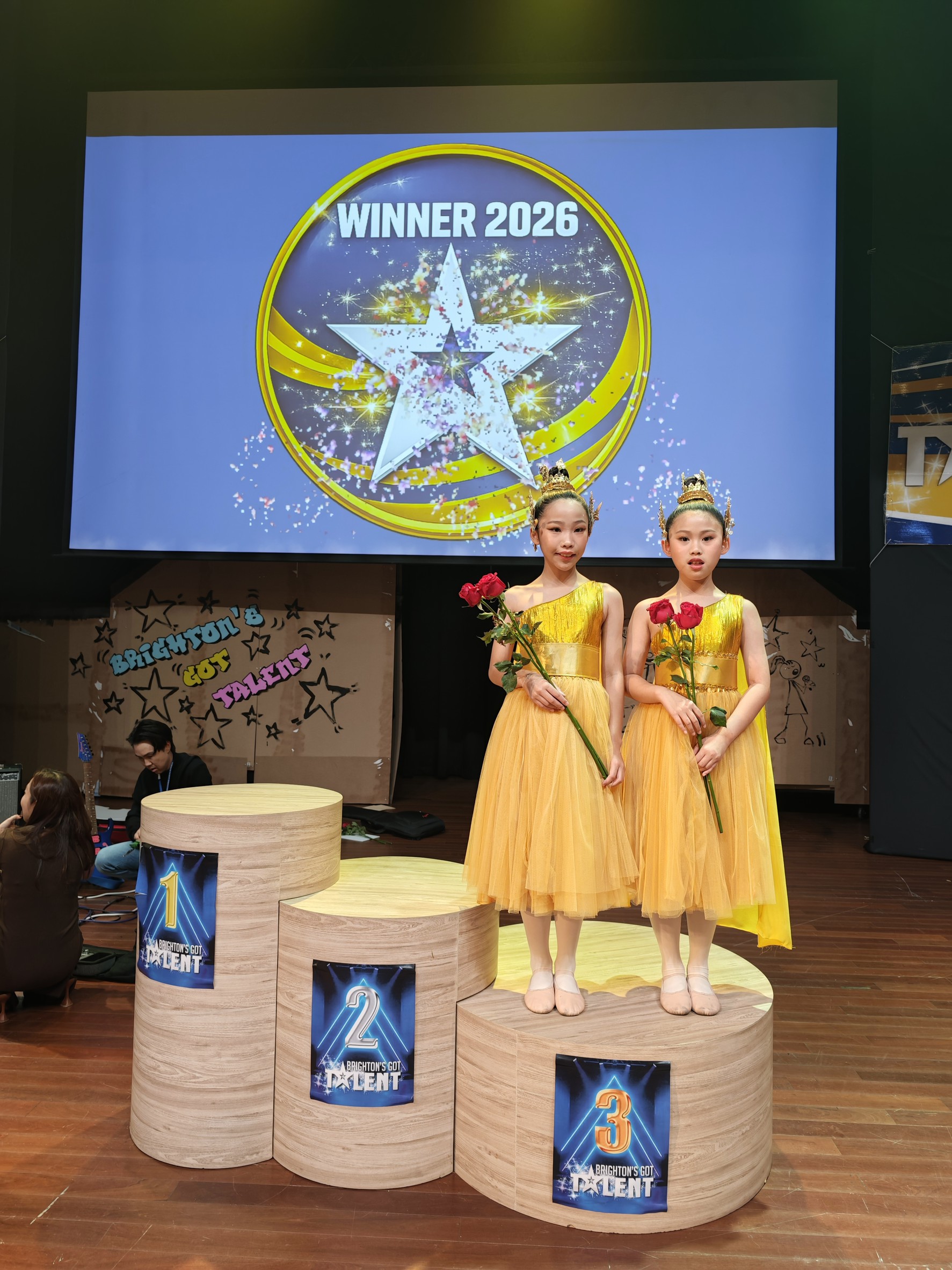 สองพี่น้องนันทวัฒน์ศิริ โชว์พลังศิลปะไทยร่วมสมัย คว้ารางวัลบนเวที Brighton Got Talent