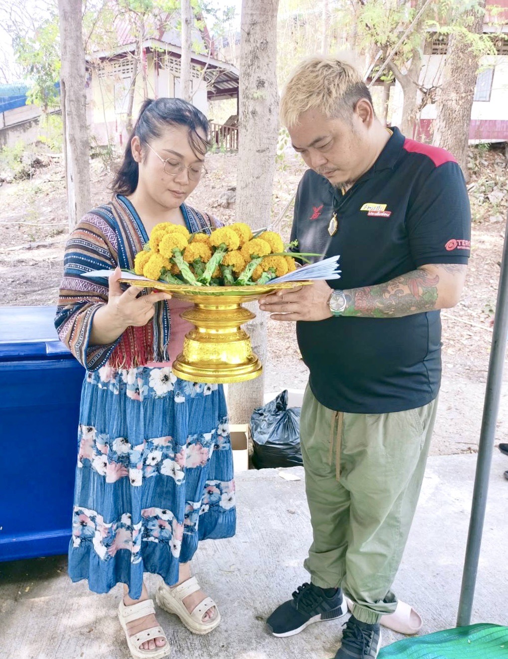 ท้าวมหาทรัพย์องท้าวเวสสุวรรณ ณ วัดเขาแสงสว่างเจริญธรรม นายคริส พรเพ็ชรรัตน์ นายธีรภัทร มีเดช